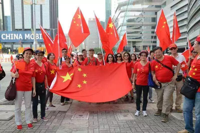 因妻子犯错，前中国速滑队教练安贤洙道歉，他和妻子的损失有多严重？游戏画面