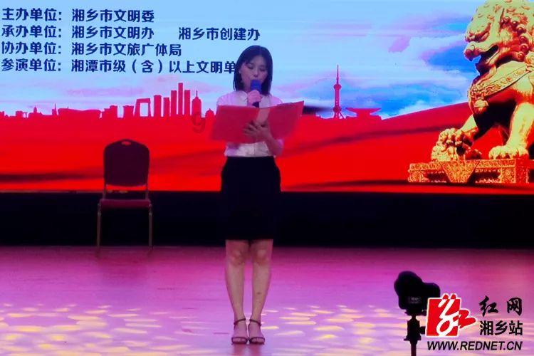 你觉得统一店铺招牌这件事情是有必要的嘛？统一后是更美观还是更丑了？游戏画面
