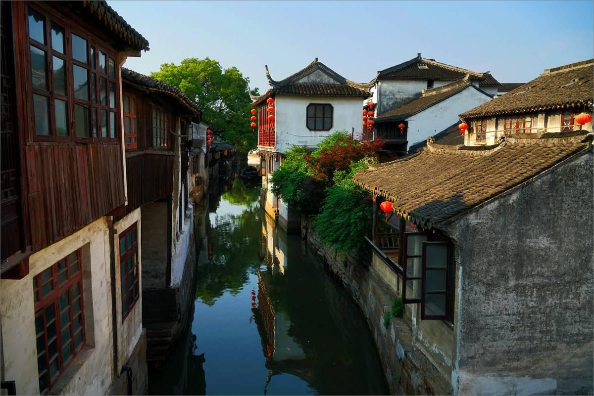 地形，地势，地貌，地表形态，地质构造的区别是什么？